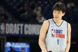 老牌选秀网站更新杨瀚森球探报告：综合评分90 模板王治郅👀