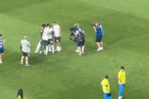 即将登陆斯坦福桥！赛后帕尔默、德拉普等人与埃斯特旺聊天安慰